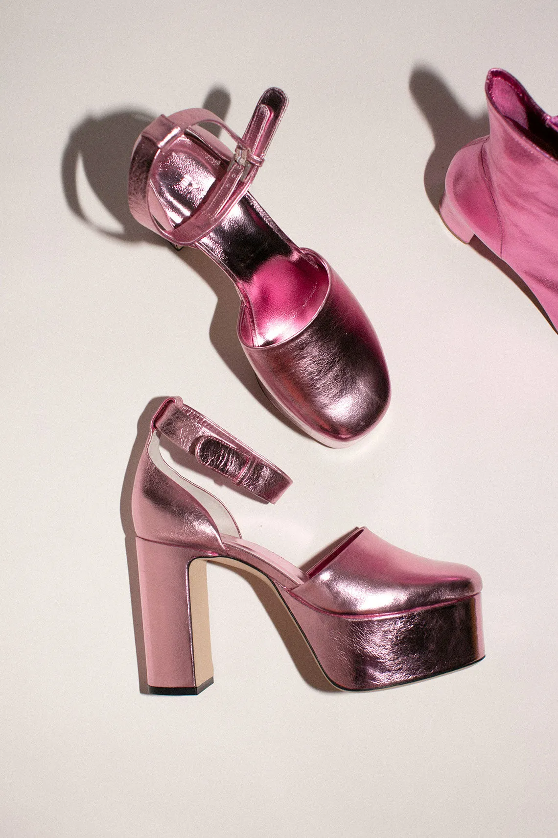 Metallic Lipstick Barb Platform