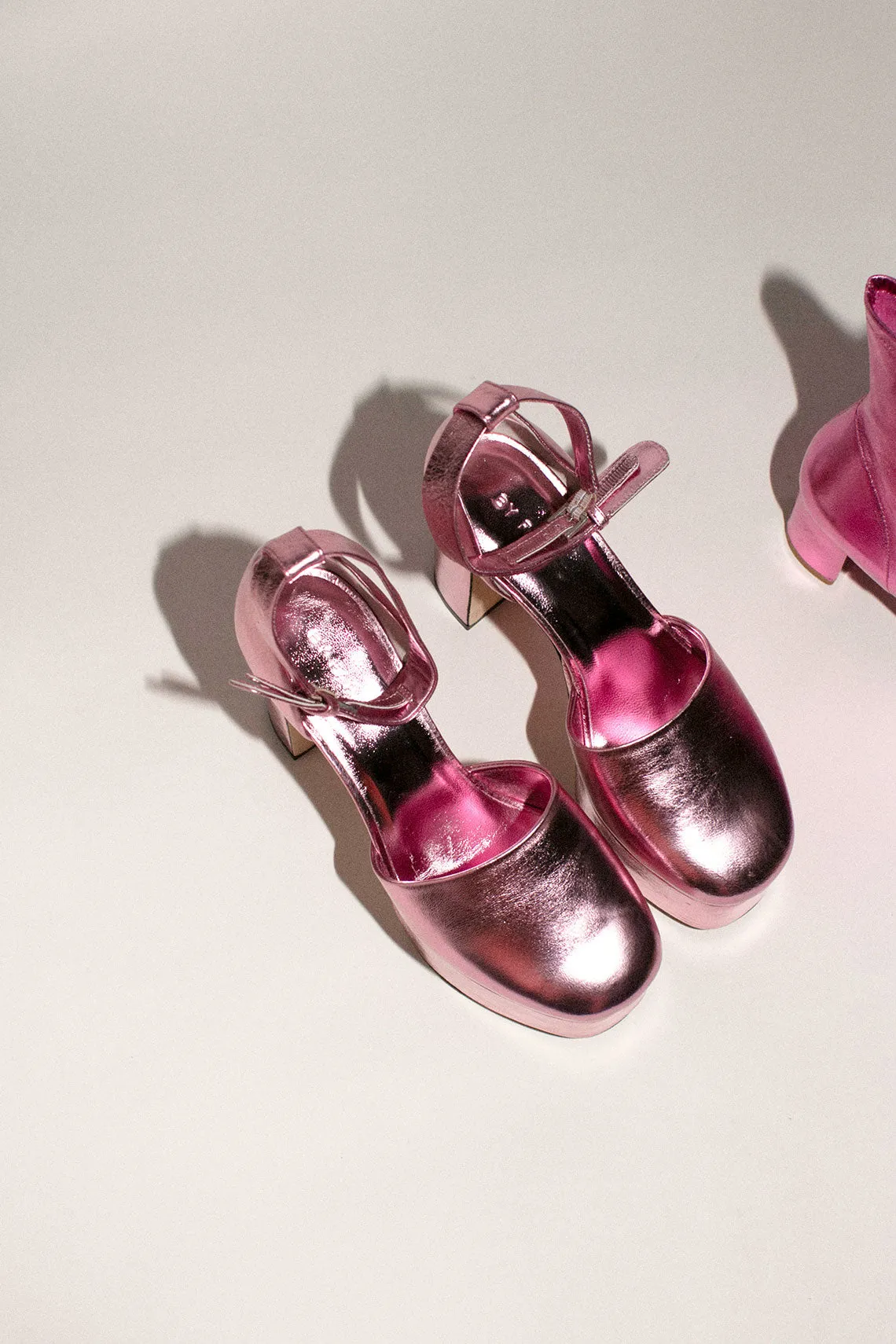 Metallic Lipstick Barb Platform