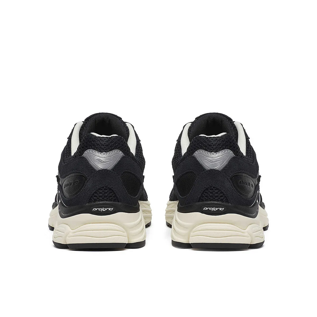 Saucony - ProGrid Omni 9 Trainers in Black/Cream
