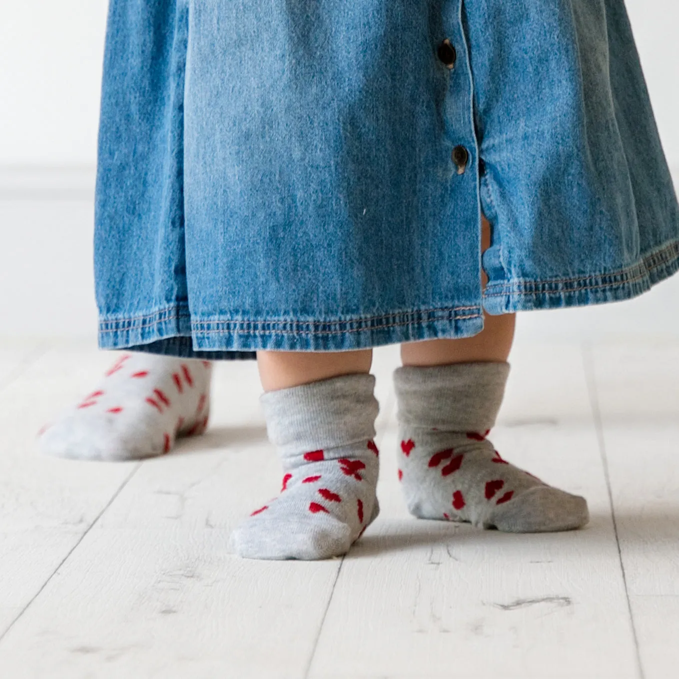 Stay-on, Non-Slip Crimson Red Velvet Booties   Hart Sock Bundle