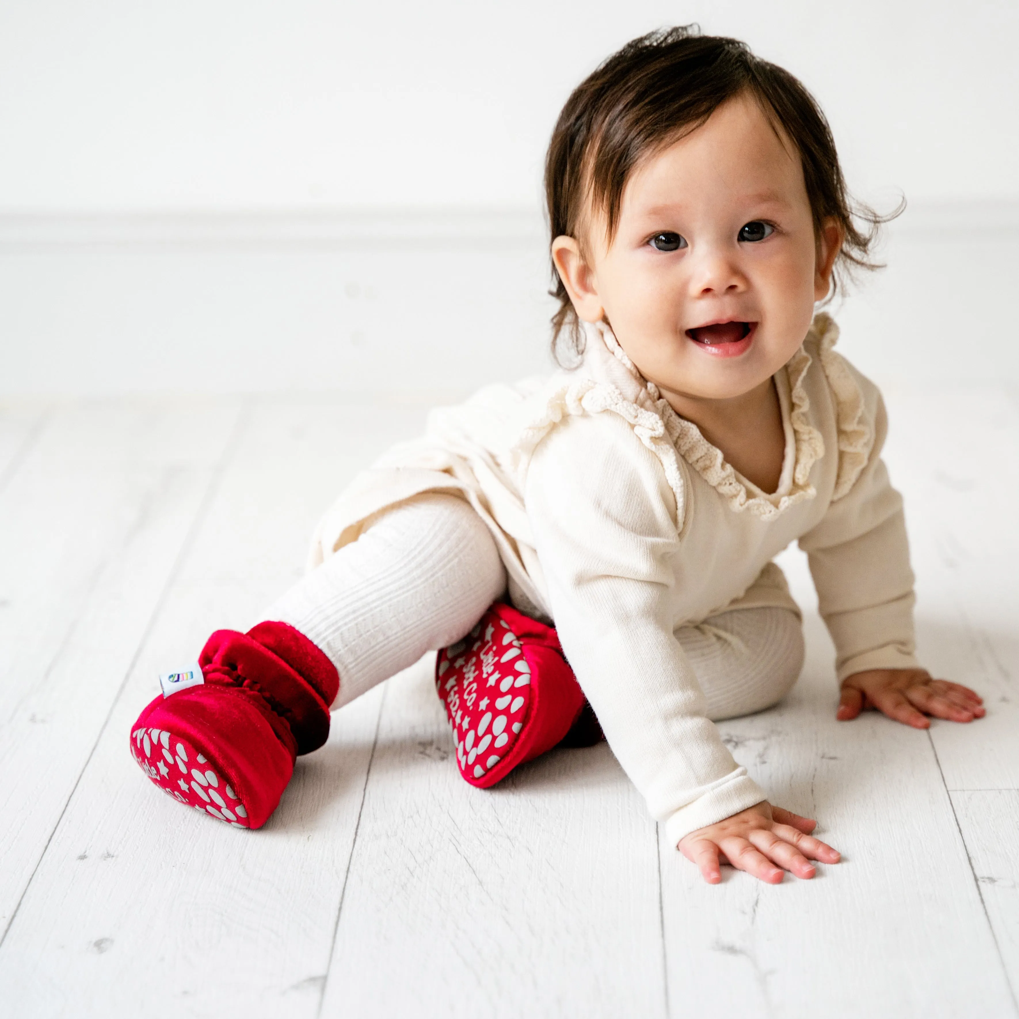 Stay-on, Non-Slip Crimson Red Velvet Booties   Hart Sock Bundle