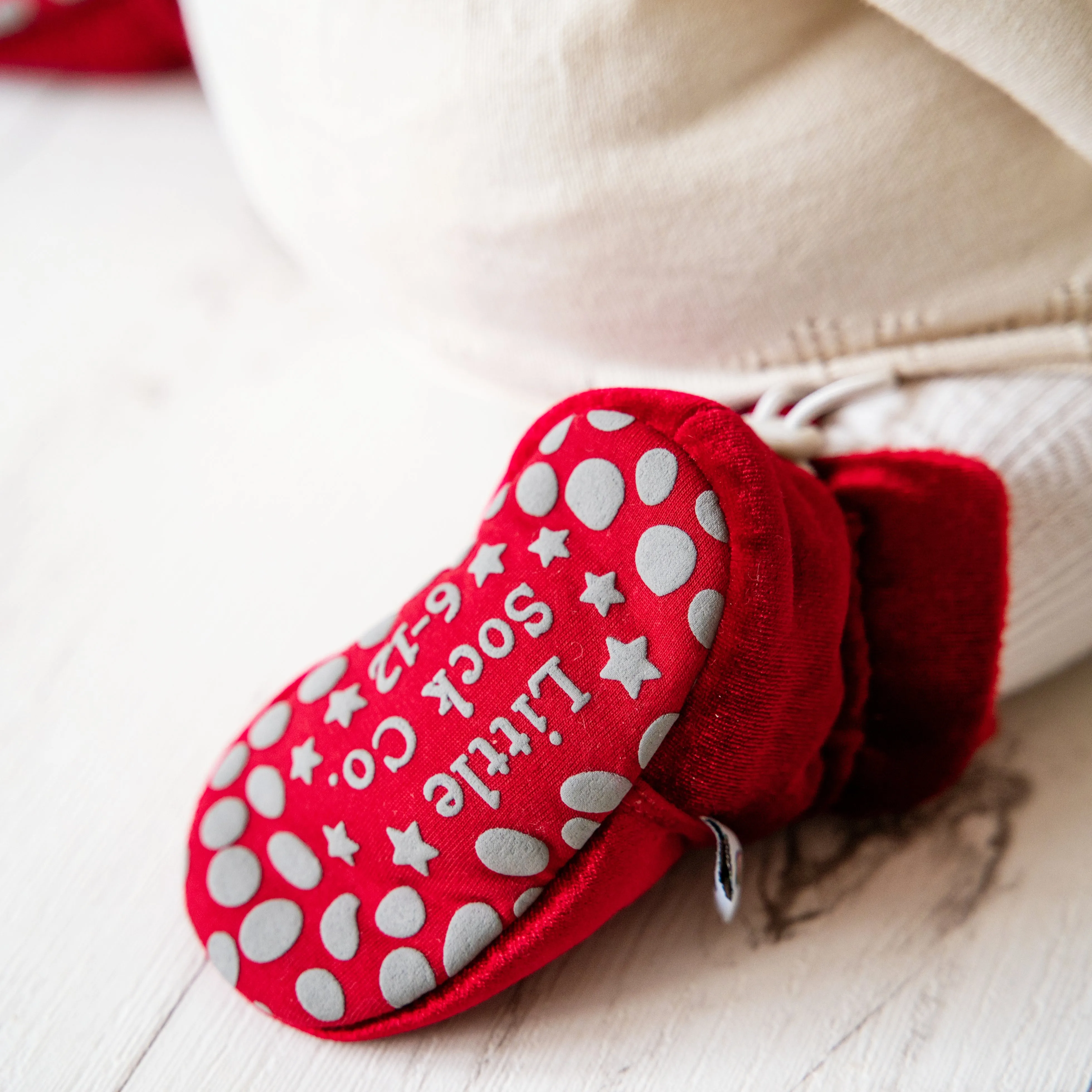 Stay-on, Non-Slip Crimson Red Velvet Booties   Hart Sock Bundle